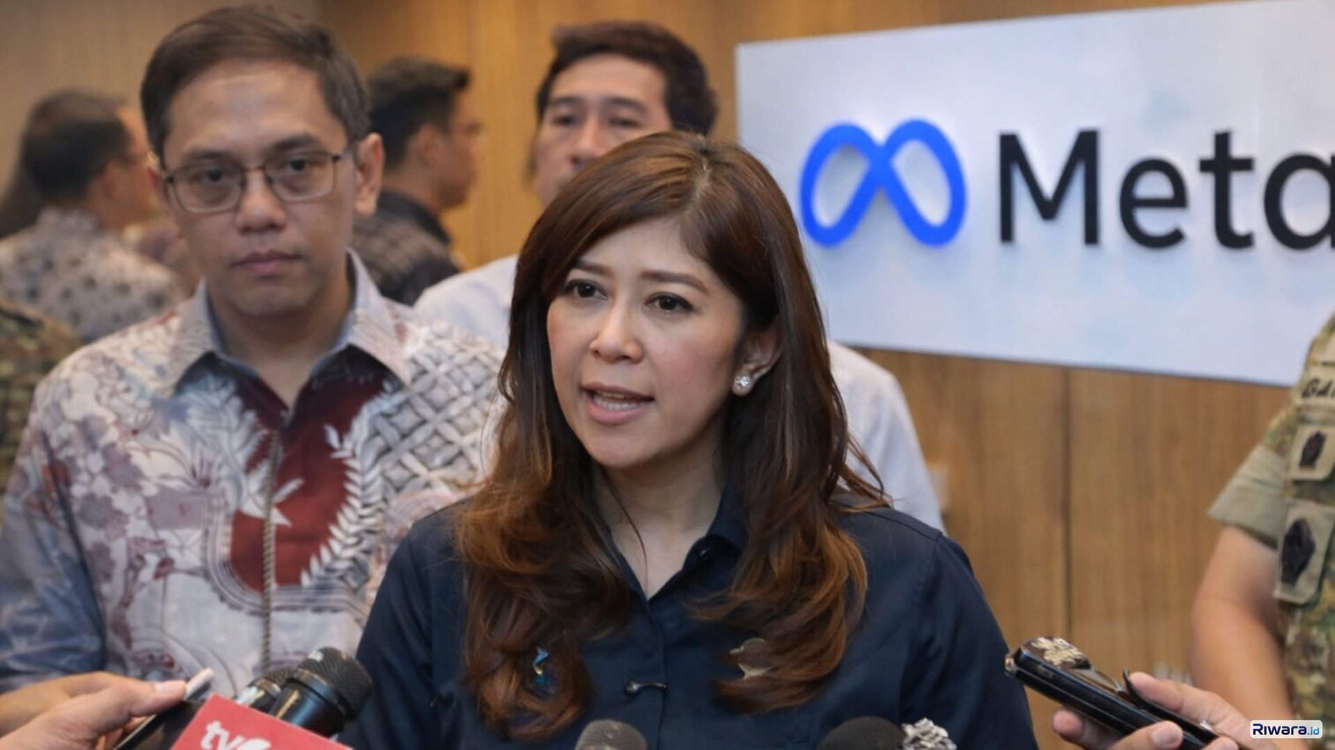 Menteri Komunikasi dan Digital Meutya Hafid memberikan keterangan pers usai inspeksi mendadak ke kantor Meta di Jakarta Selatan, menuntut transparansi algoritma dan penguatan moderasi konten di Indonesia, Rabu, 4 Maret 2026